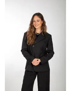 Modrá minimalistická ikona domečku s lupou, skrze lupu je vidět symbol dolaru.